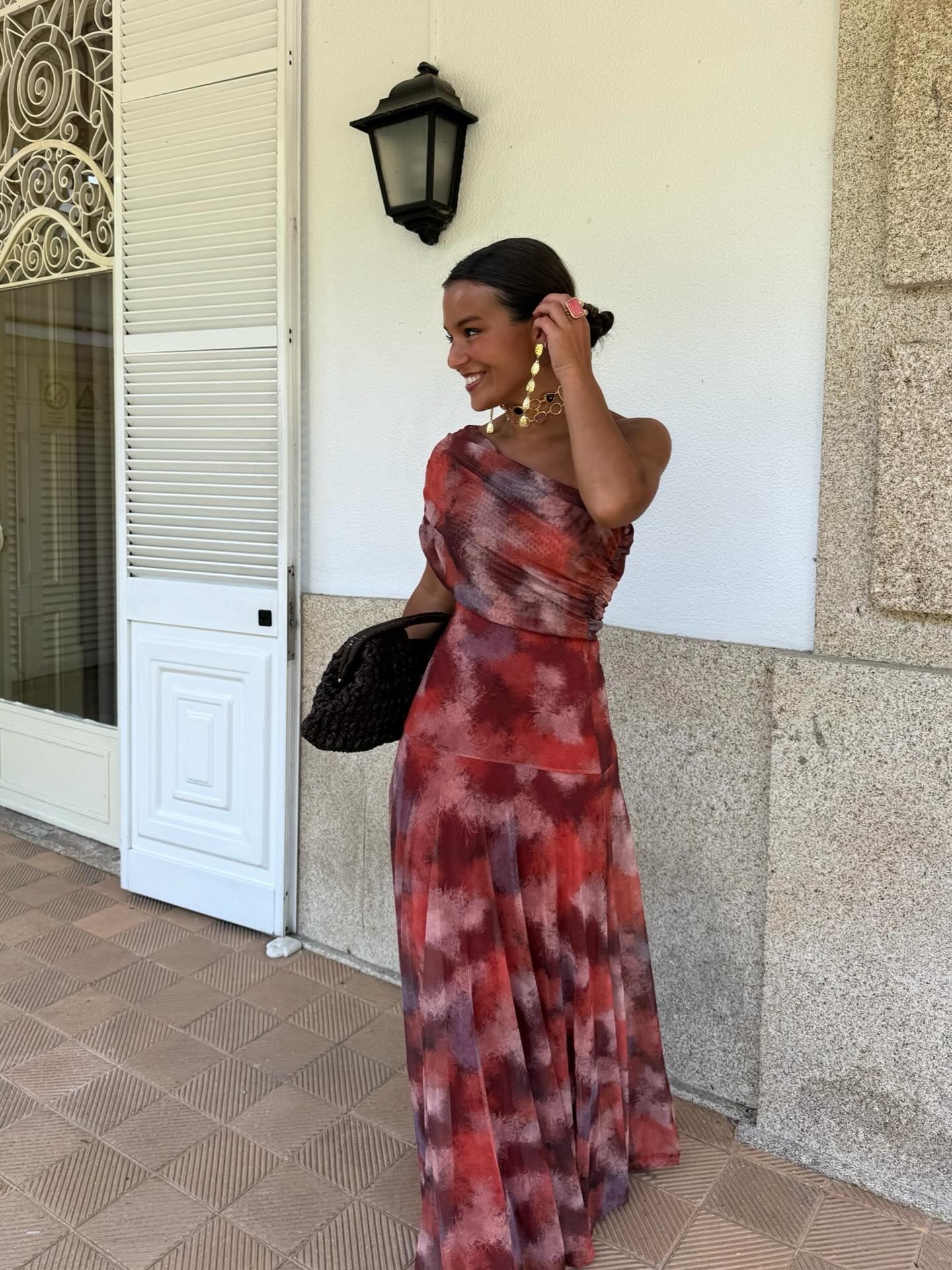 LARA- Vestido largo de acuarela con hombros descubiertos