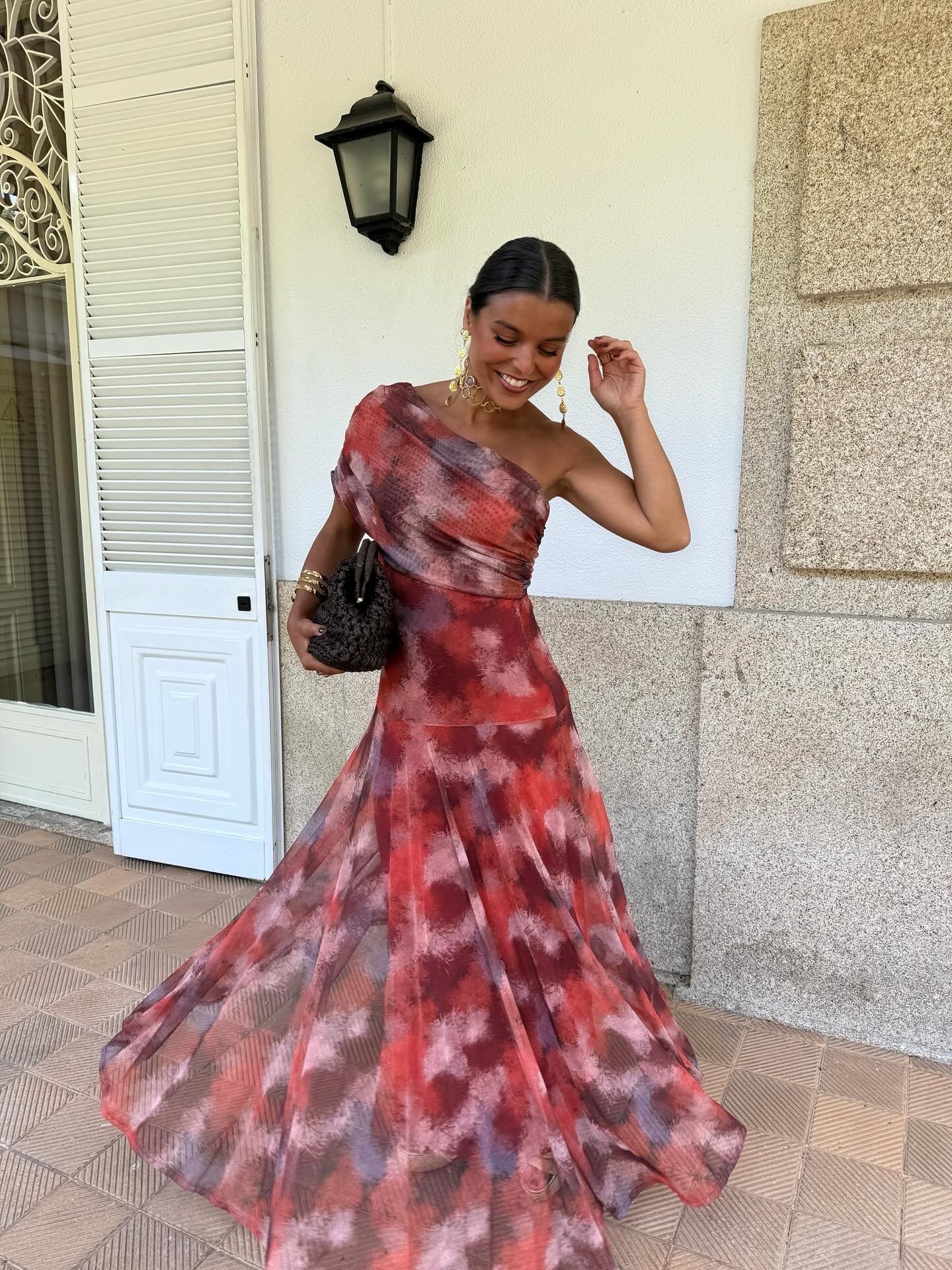LARA- Vestido largo de acuarela con hombros descubiertos