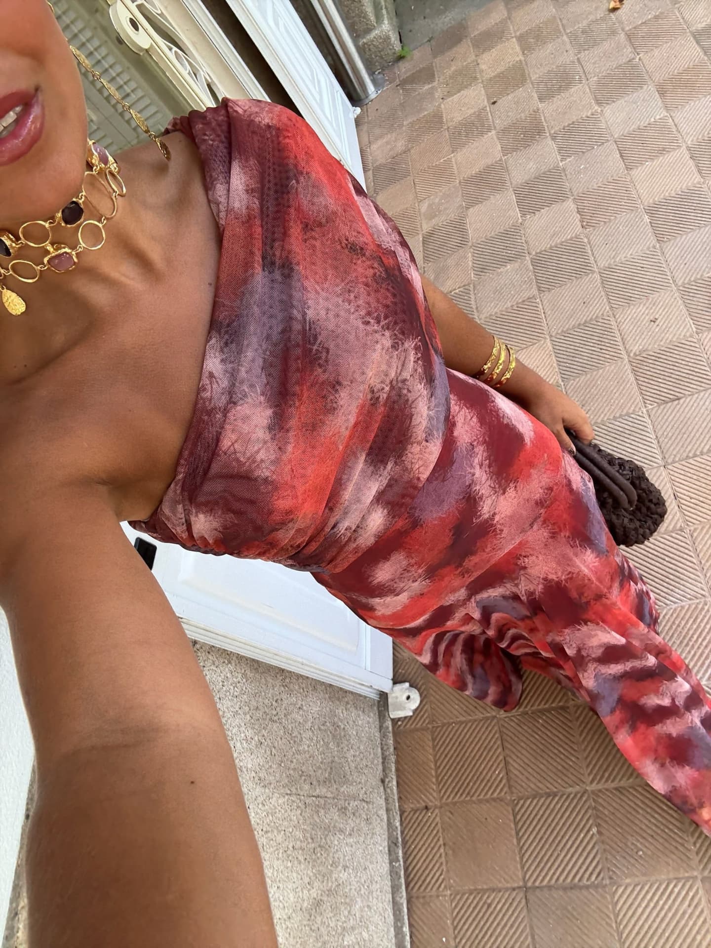 LARA- Vestido largo de acuarela con hombros descubiertos